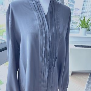 Classiques Entier long sleeve pleated front gray silk blouse size XL